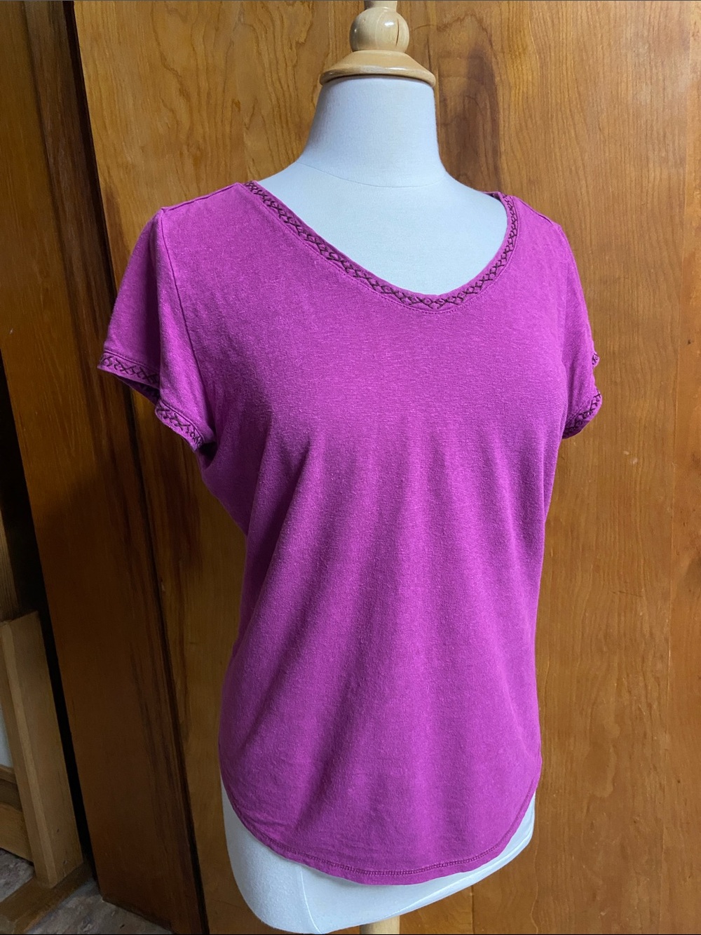 ROYAL ROBBIN’S Robins Women's Fuchsia Purple Short Sleeve V-Neck Top Hemp MED